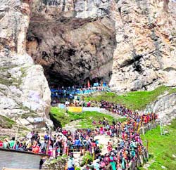 Pilgrims of Amarnath shrine wait for their turn to have darshan of the Lingam near the holy cave