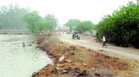 The eroded bank of the Sirhind canal at Jandali bridge near Ahmedgarh.