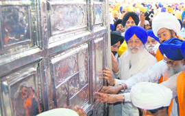 SGPC President Avtar Singh and Jathedar, Akal Takht, Giani Gurbachan Singh perform ardas before removing the Darshani Deori gate at the Golden Temple, in Amritsar on Sunday.