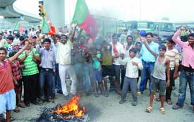 BJP supporters burn tyres and stop traffic at east Delhi.