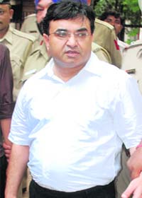 Dr Deepak Kaura