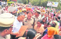 Aanganwadi workers protest in front of the Mini-Secretariat in Ludhiana on Friday