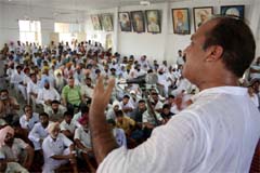 Himanshu Kumar, an activist of an NGO working for the rights of tribals in Chhattisgarh, addresses a gathering at the Teachers' Home in Bathinda on Sunday.