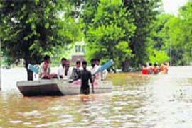 People in distress being rescued at Narkatari village in Kurukshetra