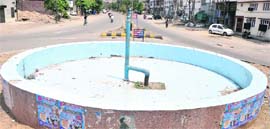 A non-functional fountain near Sufi Chowk in Ludhiana.