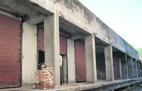 An unoccupied shopping complex built by the Dehradun Municipal Corporation is in a shambles. 
