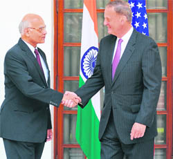 US National Security Adviser James Jones (R) shakes hands with his Indian counterpart Shiv Shankar in New Delhi. Jones is in India to chalk out the agenda for President Barack Obamas visit in November.