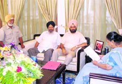 Governor Margaret Alva with a delegation of Sikhs from Dehradun at the 