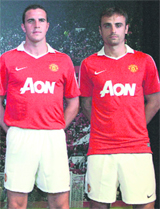 Manchester Uniteds John OShea and Dimitar Berbatov pose in the new Jersey during its debut at Niketown in Chicago, Illinois