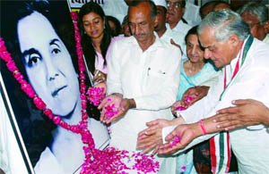 Delhi Congress president and MP J.P. Aggarwal along with other party members pays floral tributes to freedom fighter Aruna Asaf Ali on her birth anniversary, at DPCC office in New Delhi on Friday.