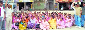 EGS teachers stage a dharna in Jagraon