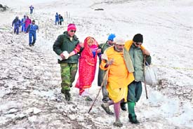  BSF soldiers lend a helping hand
