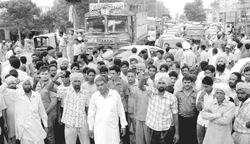Agitated villagers block the Patiala-Rajpura road to protest against the mysterious death of a labourer near Rajpura