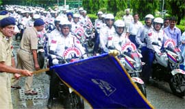 Delhi police commissioner Y.S. Dadwal flags off a traffic challan contingent of 200 personnel at Delhi Police Headquarters on Tuesday.
