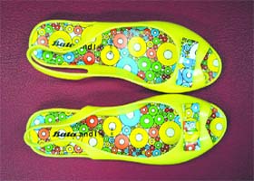 Bright yellow waterproof shoes: Rs 399
