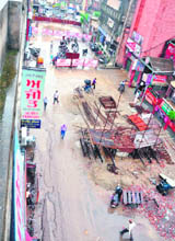 The construction of the down ramp of the Lakkar flyover has been stalled once again.