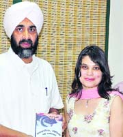 Manpreet S Badal releases a book by Prof Reena Gulati.