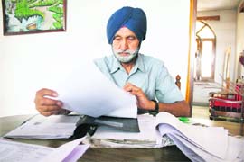 Lt Col CS Raina, a resident of Ram Bagh, describes the problems being faced by them due to the presence of airport near the colony. Photo: Inderjeet Singh