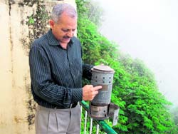 Gopal Bhardwaj shows the pressure cooker used by Jim Corbett during his expedtions.