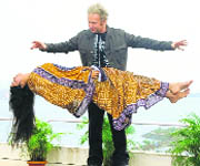 Harary performs a trick