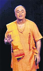 Theatre artiste Shekhar Sen performsin the play Goswamy Tulsidas atTagore Theatre, Sector 18, Chandigarh,on Sunday. 