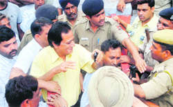 BJP leader Harmohan Dhawan among the protesting scrap dealers and cops at the Industrial Area police station in Chandigarh