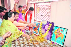 Locals pay homage to a Kargil war martyr in Jammu on Monday.