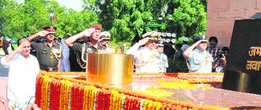A TRIBUTE: Defence Minister AK Antony, IAF chief Pradeep Vasant Naik, Navy chief Admiral Nirmal Verma along with other officers at a ceremony in New Delhi on Monday to mark 11 years of Kargil victory