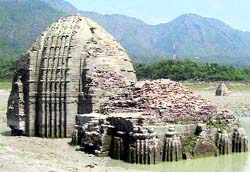 The Shiva temple of Tabattan, which is getting drowned in the silt of Gobind Sagar