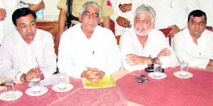 (From left) Congress leaders Arvind Sharma, Jai Singh Bishnoi, Randhir Singh and Sharad Batra after the organizational elections in Fatehabad.
