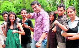 Pravesh Rana poses with his fans at the Chandigarh Press CLub-27