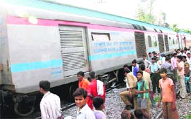 LOCO JAM: The Mumbai-bound Rajdhani Express that stopped after its brake jammed at the Old Faridabad railway station in Faridabad