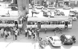 In the absence of a bus stand, commuters face inconvenience at the Zirakpur-Kalka road