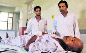 An injured Hori Lal admitted in Civil Hospital, Ludhiana