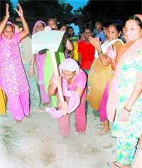 Residents of Deep Complex, Hallo Majra, hold a protest 