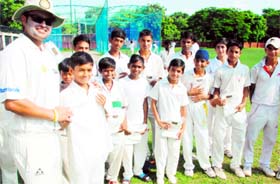 Former cricketer Dinesh Mongia distributes T-shirts among poor students at DAV College, Sector 10, Chandigarh, on Wednesday