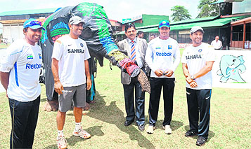 Sri Lankan skipper Kumar Sangakkara (second from right); Indian captain M. S. Dhoni (second from left), and Sachin Tendulkar (right) pose with an elephant during the recent launch in Colombo of mascot Stumpy (extreme right) for the 2011 Cricket World Cup Photo: AFP