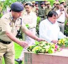 IG (Kashmir zone) Farooq Ahmed and Minister for Consumer Affairs Qamar Ali Khan on Sunday lay wreaths on the bodies of policemen who died in Leh. 