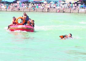 Jal police personnel rescue Kanwariyas from drowning