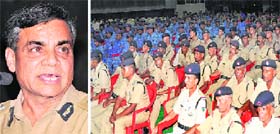 DGP Jyoti Swaroop Pandey addresses mela police personnel in Haridwar