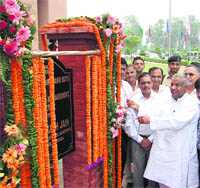  Om Parkash Jain, Transport, Tourism Civil Aviation and Hospitality Minister, inaugurates a hostel block at the Institute of Catering, Technology and Applied Nutrition at Jyotisar, 5 km from Kurukshetra.