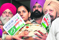 Functionaries of various organisations welcome the Indo-Pak jatha in Ludhiana.