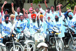 To promote peace and friendship between India and Pakistan, a procession organised by the Internationalist Democratic Party (IDP), Punjab, reached Jalandhar from Ludhiana today.