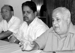 KK Khanduja (right), president of the Punjab Brick kiln Association at a press conference in Dera Bassi on Sunday