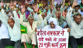 Hundrends of landless persons of Dalit, backward and minorities communities under the banner of Bhoomiheen Sangharsh Samiti shout slogans during a protest in support of their demands for grant of ownership right to their allotted land, at Jantar Mantar in New Delhi on Saturday.