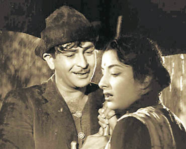 Raj Kapoor and Nargis made Pyaar hua ikraar hua the most iconic rain song of Indian cinema
