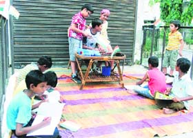 Children of Sant Ishar Nagar celebrate I-Day with slum children in Ludhiana