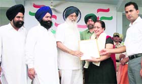 Dr Harshindar Kaur gets the award for social service by Punjab CM Parkash Singh Badal at a function in Ferozepur