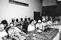 Arjun Singh with top Punjab leaders at an all party meeting in 1985