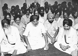 Gurcharan Singh Tohra, Parkash Singh Badal and Sant Longowal at a post Accord Akali conference a month before his assassination